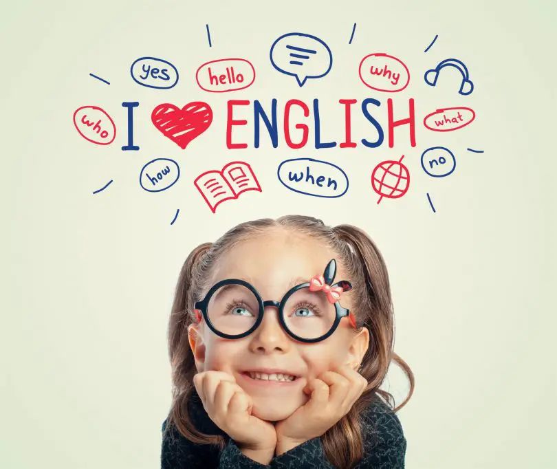 Niña ama el inglés
